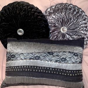 Decorative Pillow Set 🖤✨🤍💋